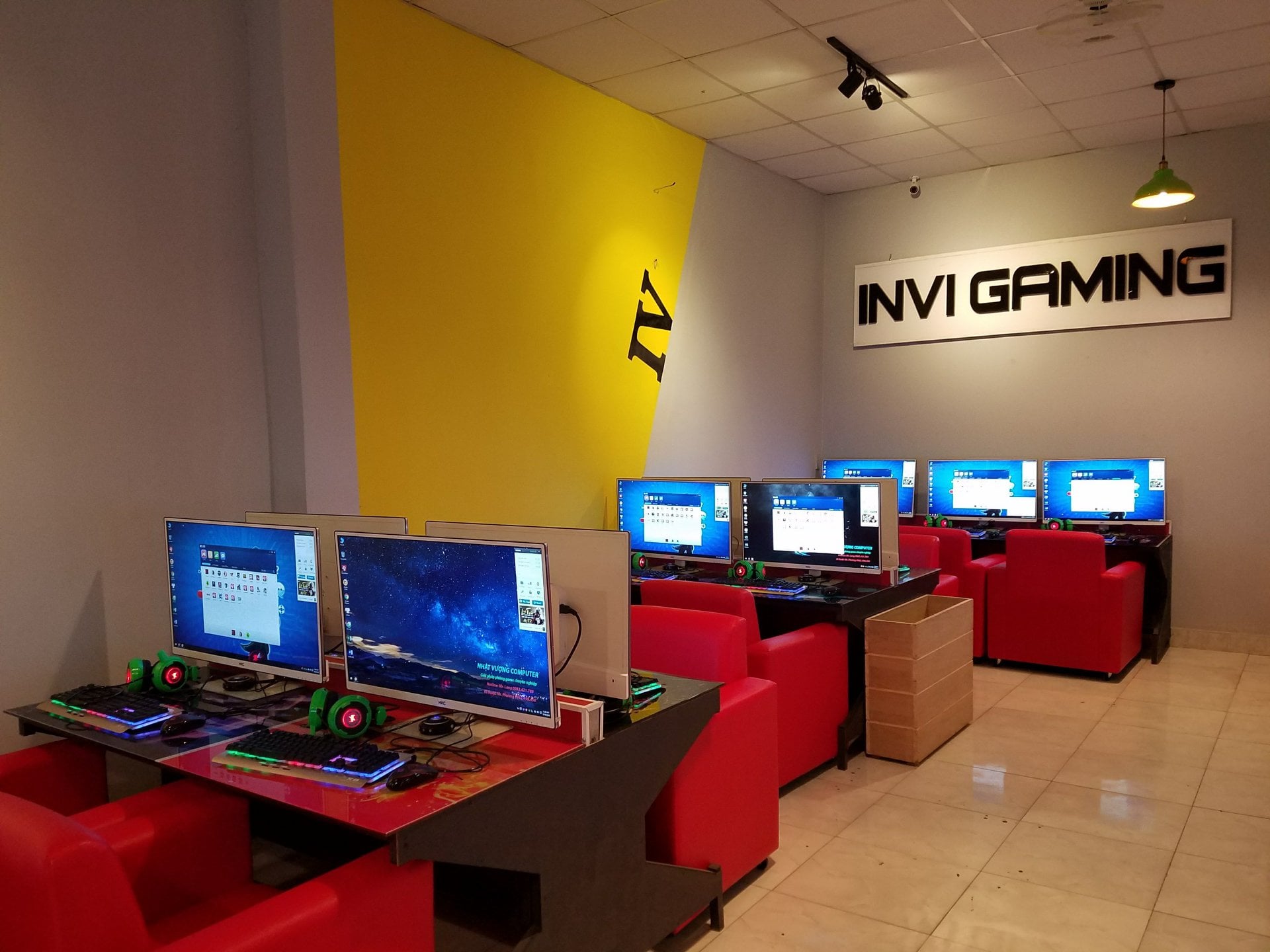 Tưng bừng khai trương phòng game VIP nhất khu vực với không gian sang trọng và thiết bị hiện đại.